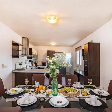 Beautiful In Sv,filip I Jakov With Kitchen * Sikovo
