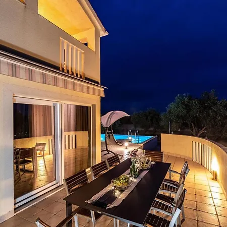 Beautiful In Sv,filip I Jakov With Kitchen *