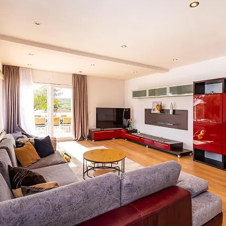 Beautiful In Sv,filip I Jakov With Kitchen