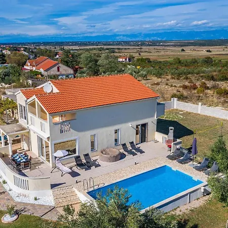 Beautiful In Sv,filip I Jakov With Kitchen